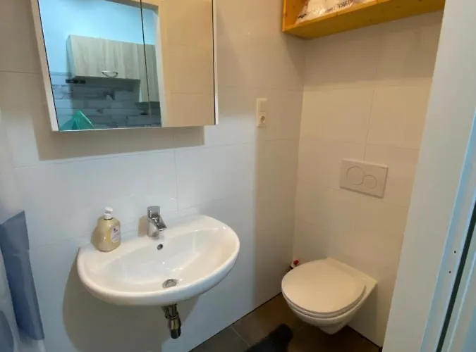 18 Apartment *